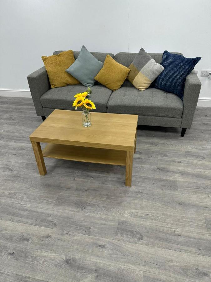 Huge Studio Close To City Centre With Free Secure Parking Leeds  Exterior photo
